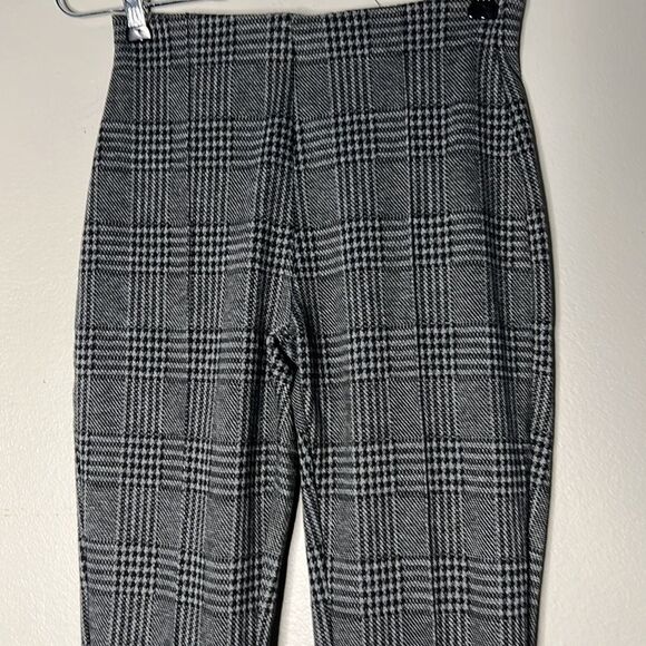Tahari pull on style houndstooth trousers, size extra small - Picture 5 of 12